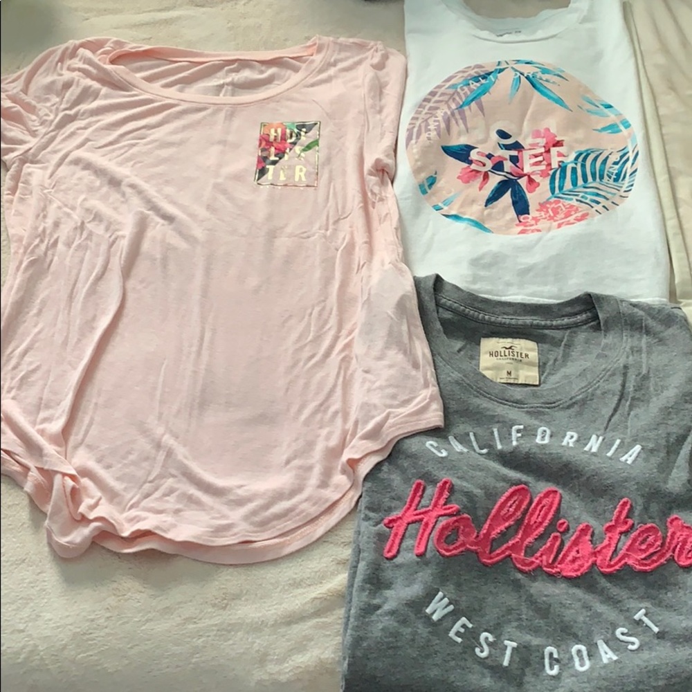 3 HOLLISTER T-SHIRTS 2 SMALL 1 MEDIUM